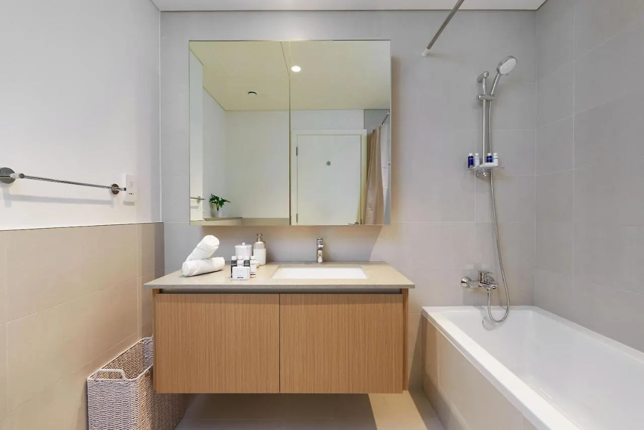 Maison Privee - Alluring Modern Apt In Dubai Creek Beach